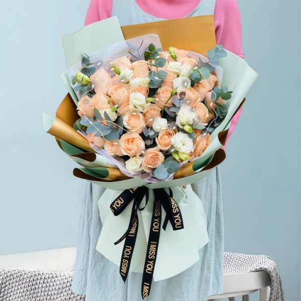 小公主 · 香槟玫瑰花束含彩灯 33 Champagne Roses Bouquet with Fairy Lights | Royal Radiance Collection