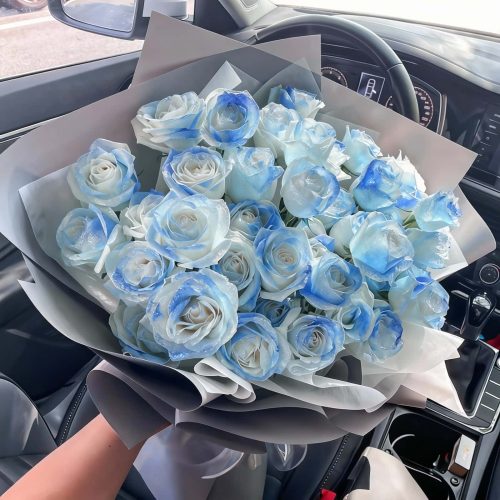 33 Ice Blue Roses Bouquet – Azure Dream 33 Ice Blue Roses Bouquet - Azure Dream | Elegant Floral Gift