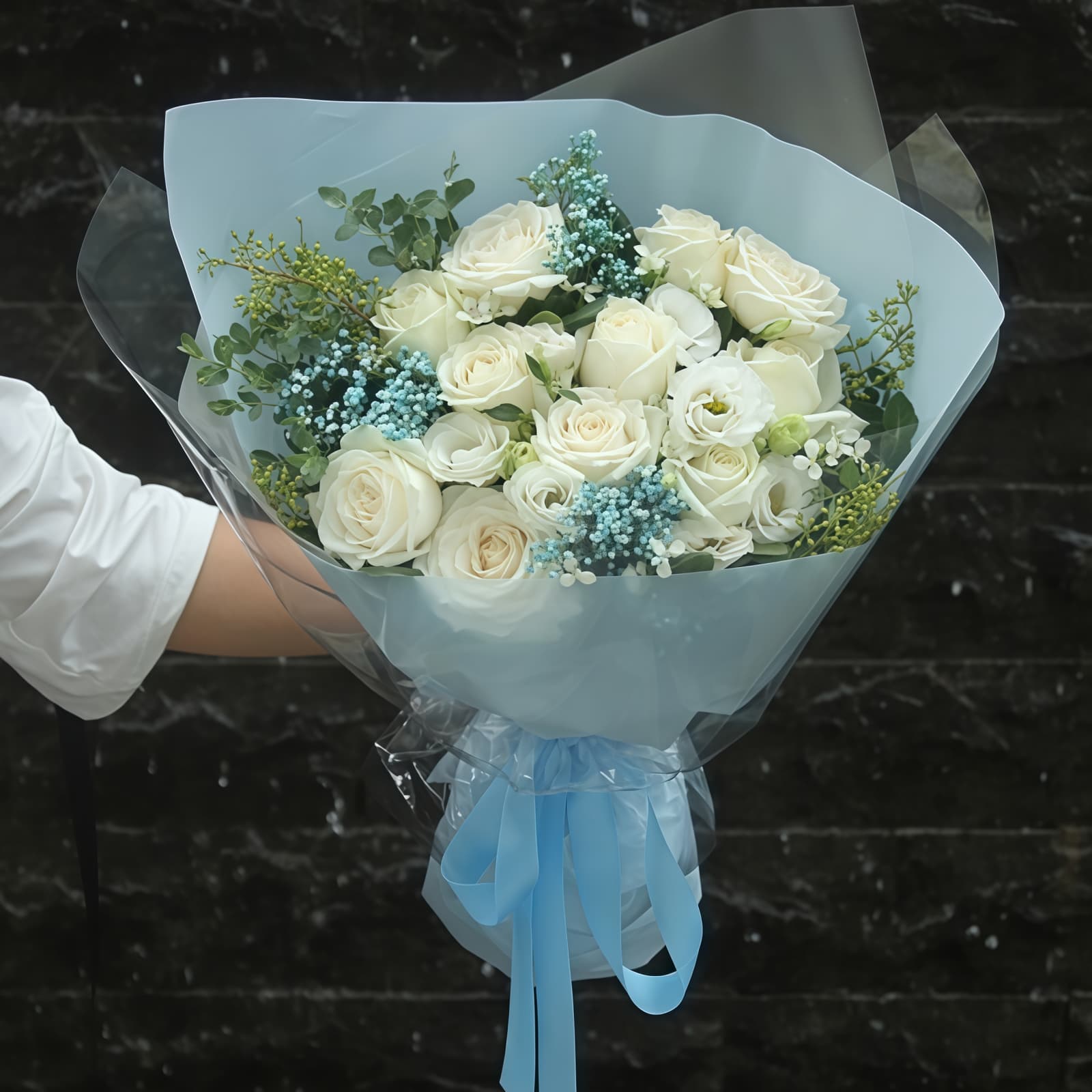 初心永不变 · 白玫瑰花束 11 White Roses Bouquet - Pure Elegance & Serene Floral Arrangement - 5