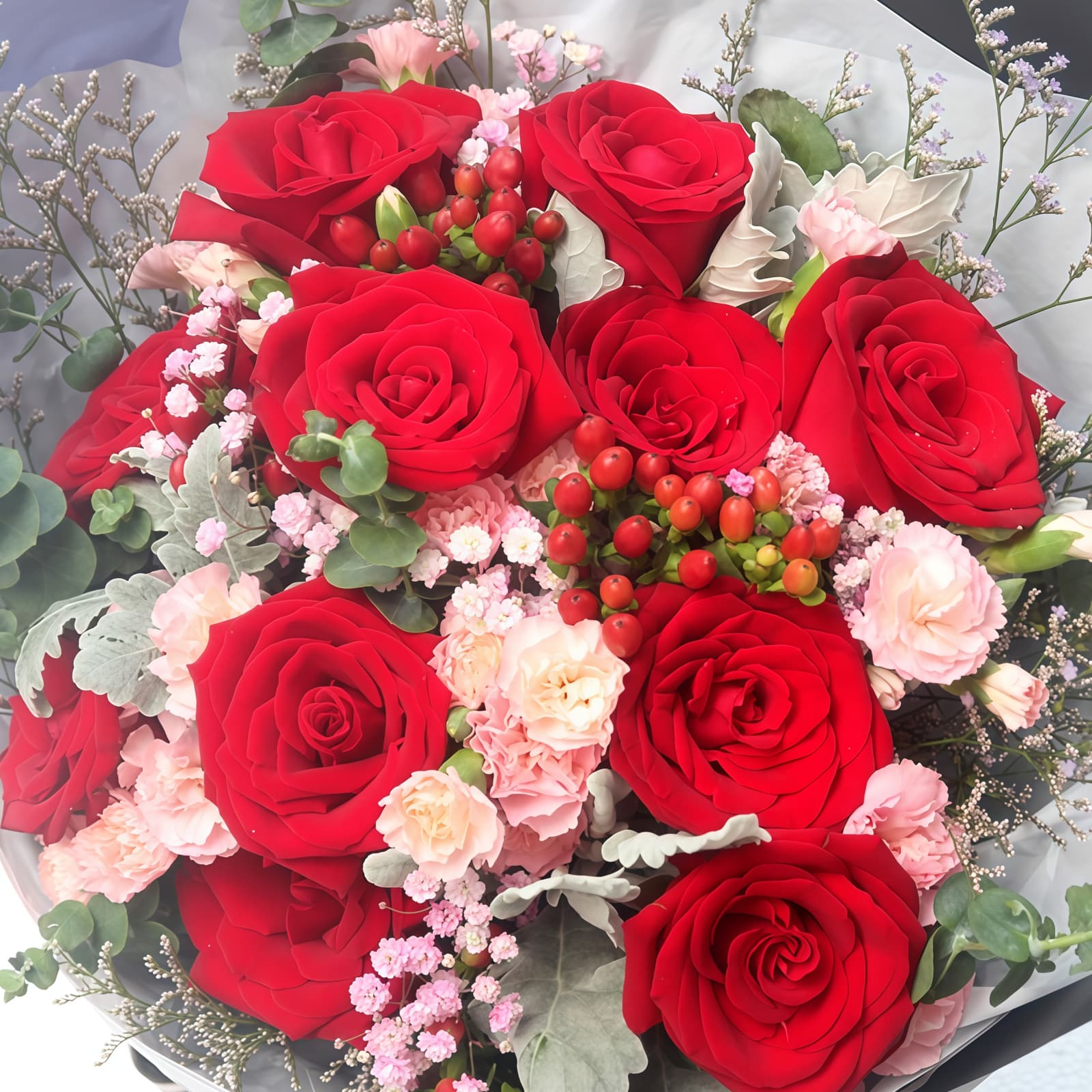 浪漫心情 · 红玫瑰与配花 11 Red Roses Bouquet - Timeless Romance | Elegant Floral Gift - 2