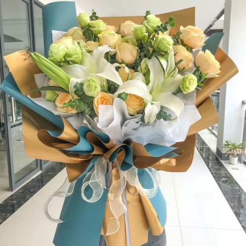 19 Champagne Roses & 2 Lilies Bouquet – Simply the Best 19 Champagne Roses & 2 Lilies Bouquet - Elegant Floral Gift