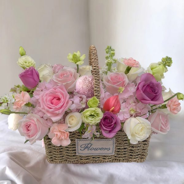 热卖款 · 混搭手提花篮 Sweet Harmony: 18 Mixed Roses & Hydrangea Flower Basket