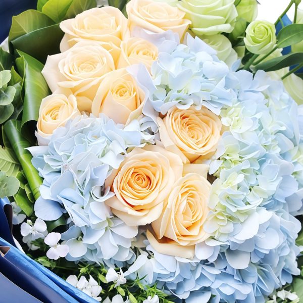 倾城之恋 · 浅蓝绣球与玫瑰花束 9 Roses and Hydrangea Bouquet | Urban Charm Floral Arrangement - 5