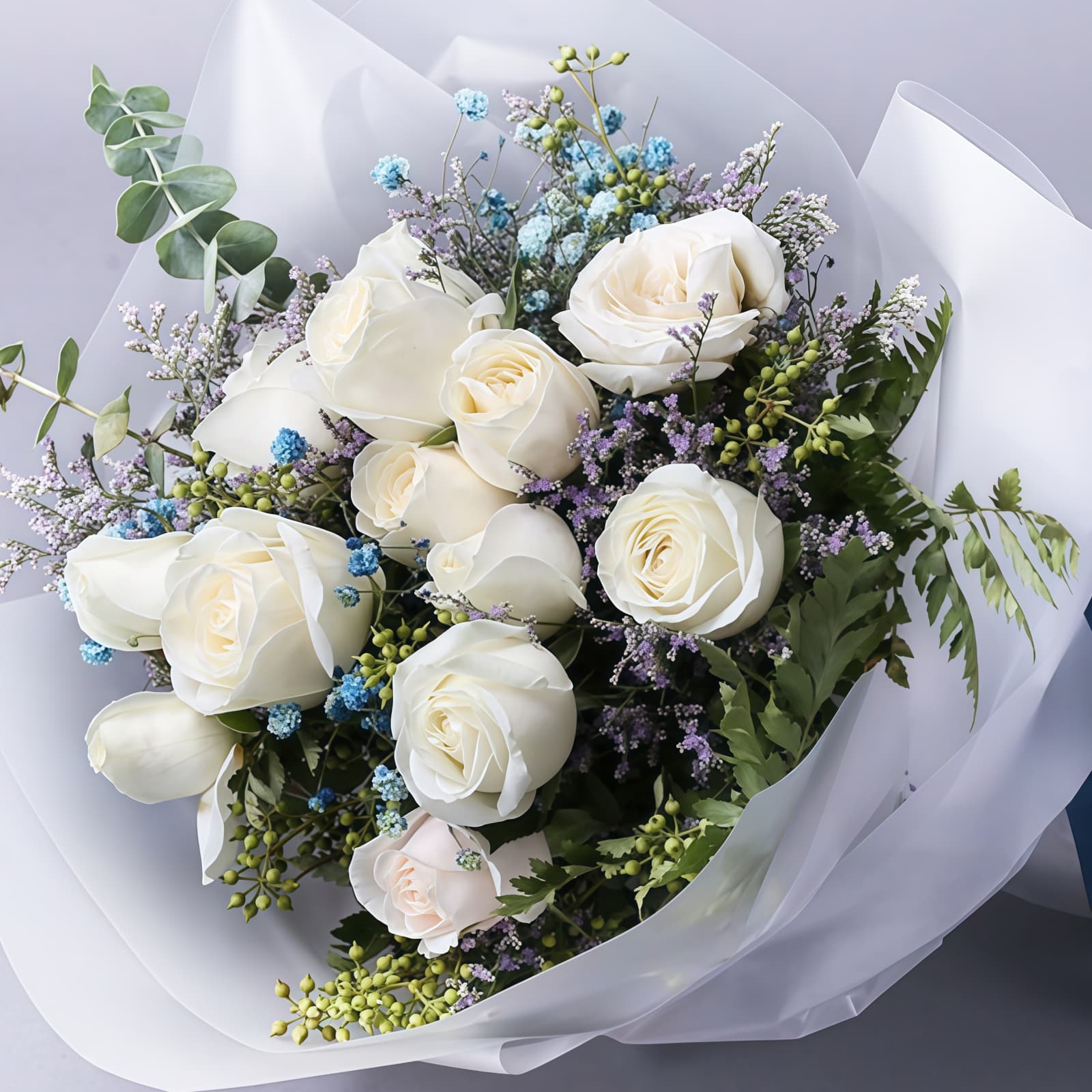 爱的光点 · 白玫瑰与蓝色满天星 12 White Roses Bouquet - Celestial Beauty | Elegant Floral Gift - 2