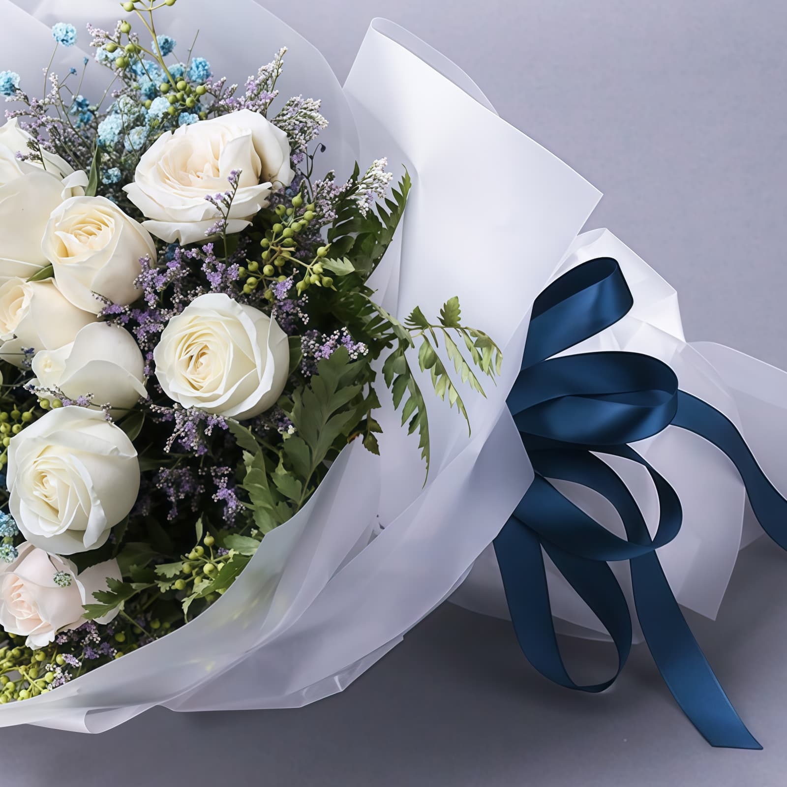爱的光点 · 白玫瑰与蓝色满天星 12 White Roses Bouquet - Celestial Beauty | Elegant Floral Gift - 3