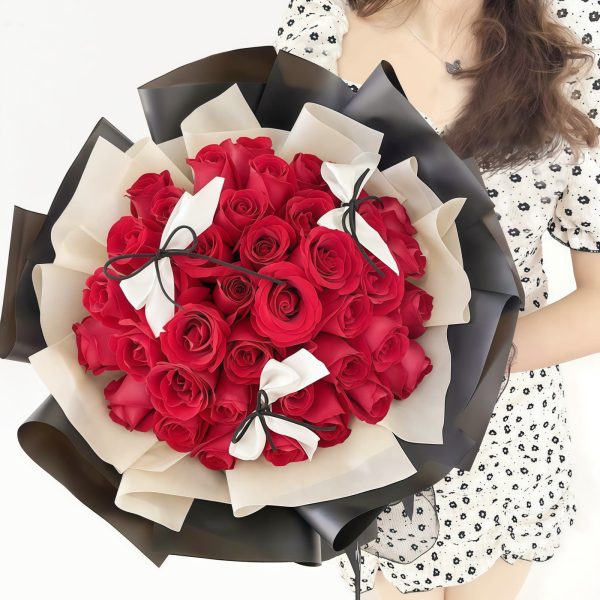 静水流深 · 33朵红玫瑰花束 33 Red Roses Bouquet - Profound Love | Romantic Floral Gift