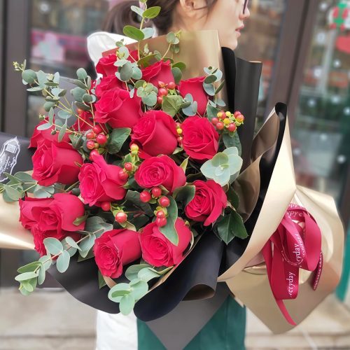爱的传递 · 红玫瑰与红豆花束 19 Red Roses Bouquet: Passionate Embrace with Red Beans & Eucalyptus
