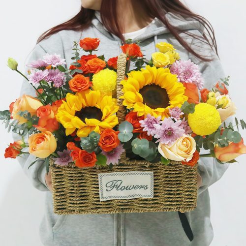 岁月如歌 · 向日葵与香槟玫瑰花束 Sunny Celebration Mixed Flower Basket - Sunflowers & Champagne Roses