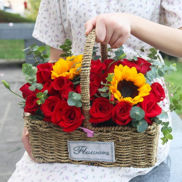 甜蜜香橙 · 向日葵与红玫瑰手提花篮 Sunny Delight: 2 Sunflowers & 21 Roses Flower Basket