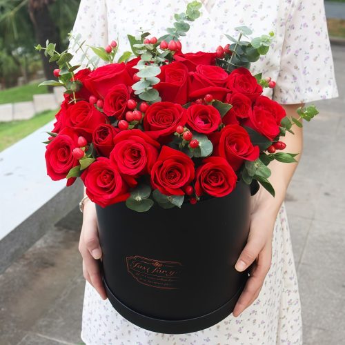 26 Red Roses Cuddle Bucket – Pure Affection 26 Red Roses Cuddle Bucket | Luxury Rose Gift Box - Pure Affection