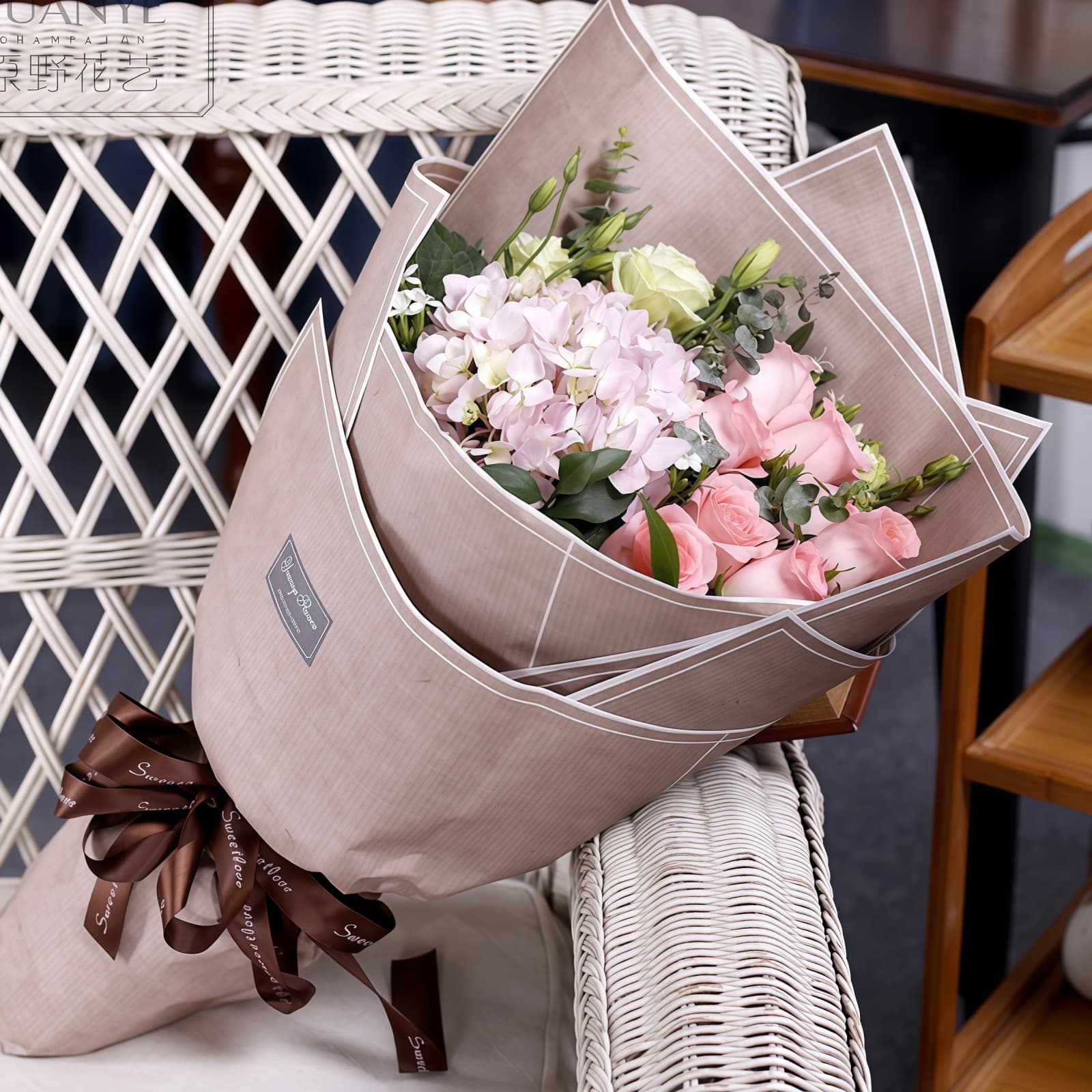 粉色恋人 · 粉玫瑰与绣球花束 Blushing Romance: 11 Pink Roses & Hydrangea Bouquet - 2
