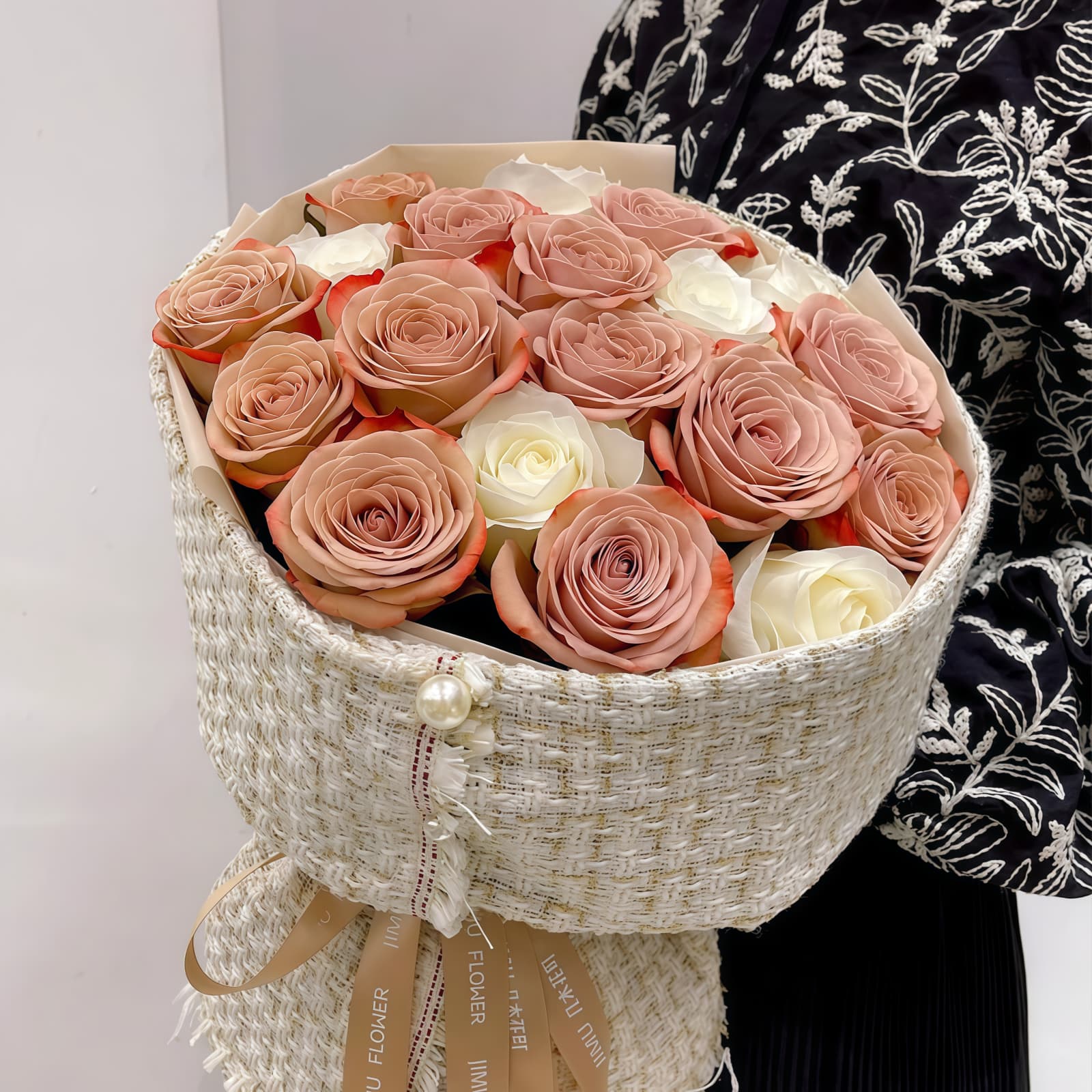 19 Mixed Roses Bouquet – Chic Harmony 19 Mixed Roses Bouquet - Chic Harmony | Cappuccino & White Rose Arrangement