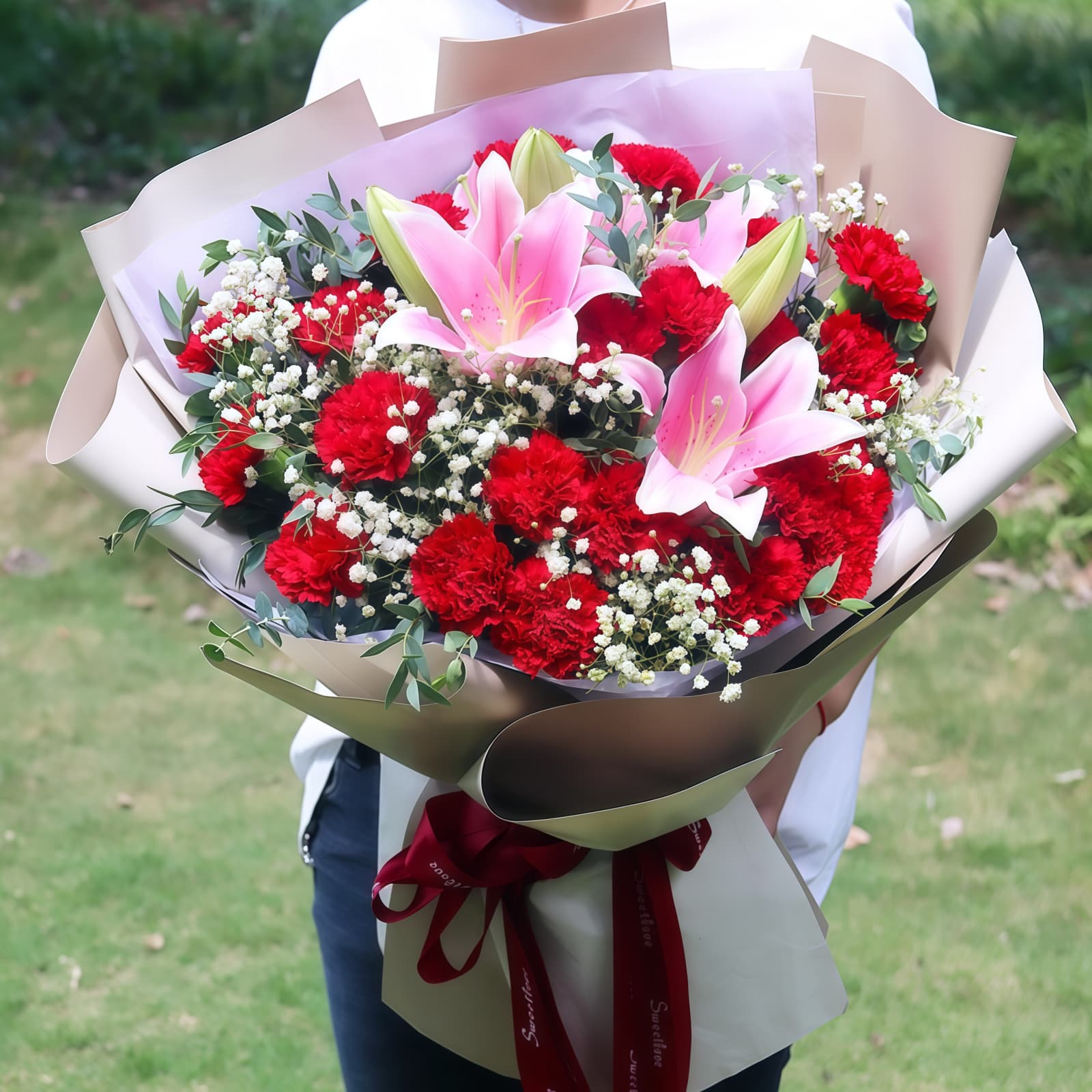 19 Red Carnations and 2 Lilies Bouquet – Heartfelt Wishes 19 Red Carnations & 2 Lilies Bouquet | Heartfelt Floral Gift