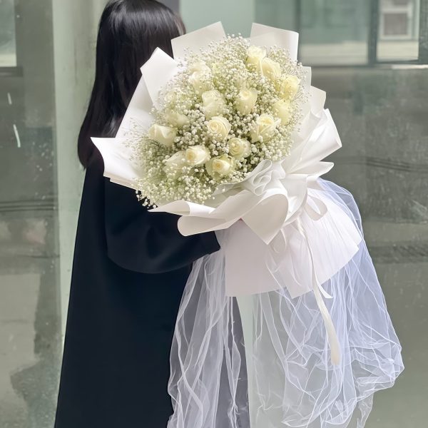 桃烟杏雨 · 白玫瑰与满天星花束 19 White Roses Bouquet - Elegant Grace Floral Arrangement
