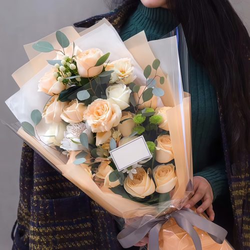 在水一方 · 香槟玫瑰与白玫瑰花束 Mixed White & Champagne Roses Bouquet - Serene Grace Floral Gift