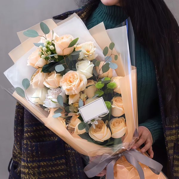 在水一方 · 香槟玫瑰与白玫瑰花束 Mixed White & Champagne Roses Bouquet - Serene Grace Floral Gift