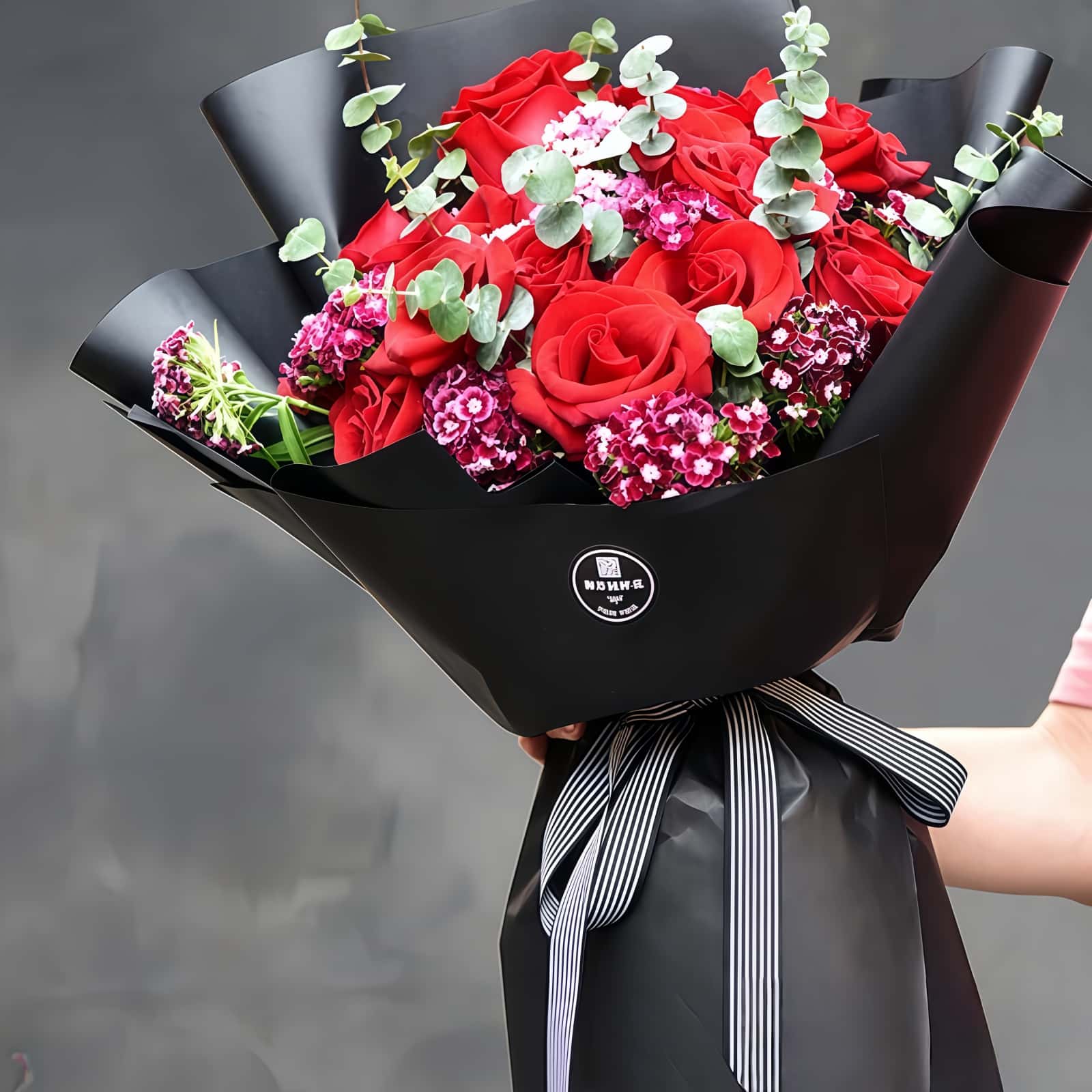 不变的承诺 · 红玫瑰与相思梅 19 Red Roses Bouquet - Endless Devotion | Premium Romantic Floral Gift - 4