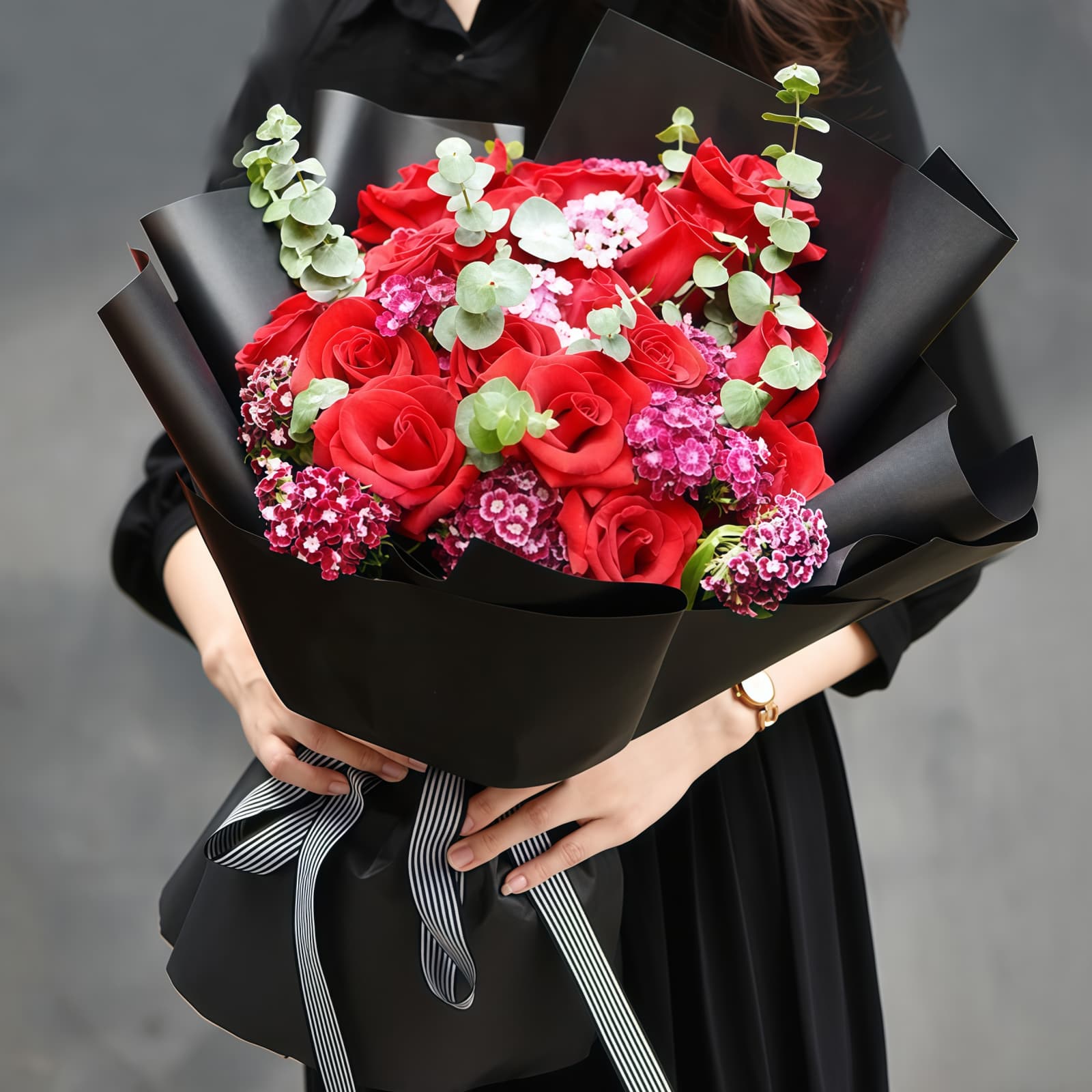 19 Red Roses Bouquet – Endless Devotion – 1 19 Red Roses Bouquet - Endless Devotion | Premium Romantic Floral Gift - 1