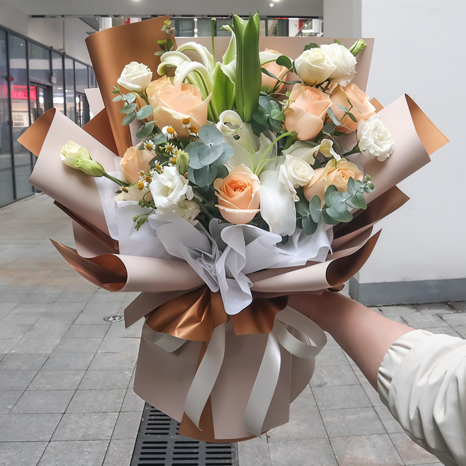 8 Champagne Roses & 1 Lily Bouquet – Golden Glow 8 Champagne Roses & 1 Lily Bouquet - Golden Glow Floral Arrangement