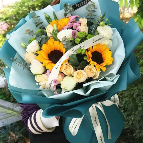 Golden Sunshine Bouquet: Sunflowers & Champagne Roses - 1