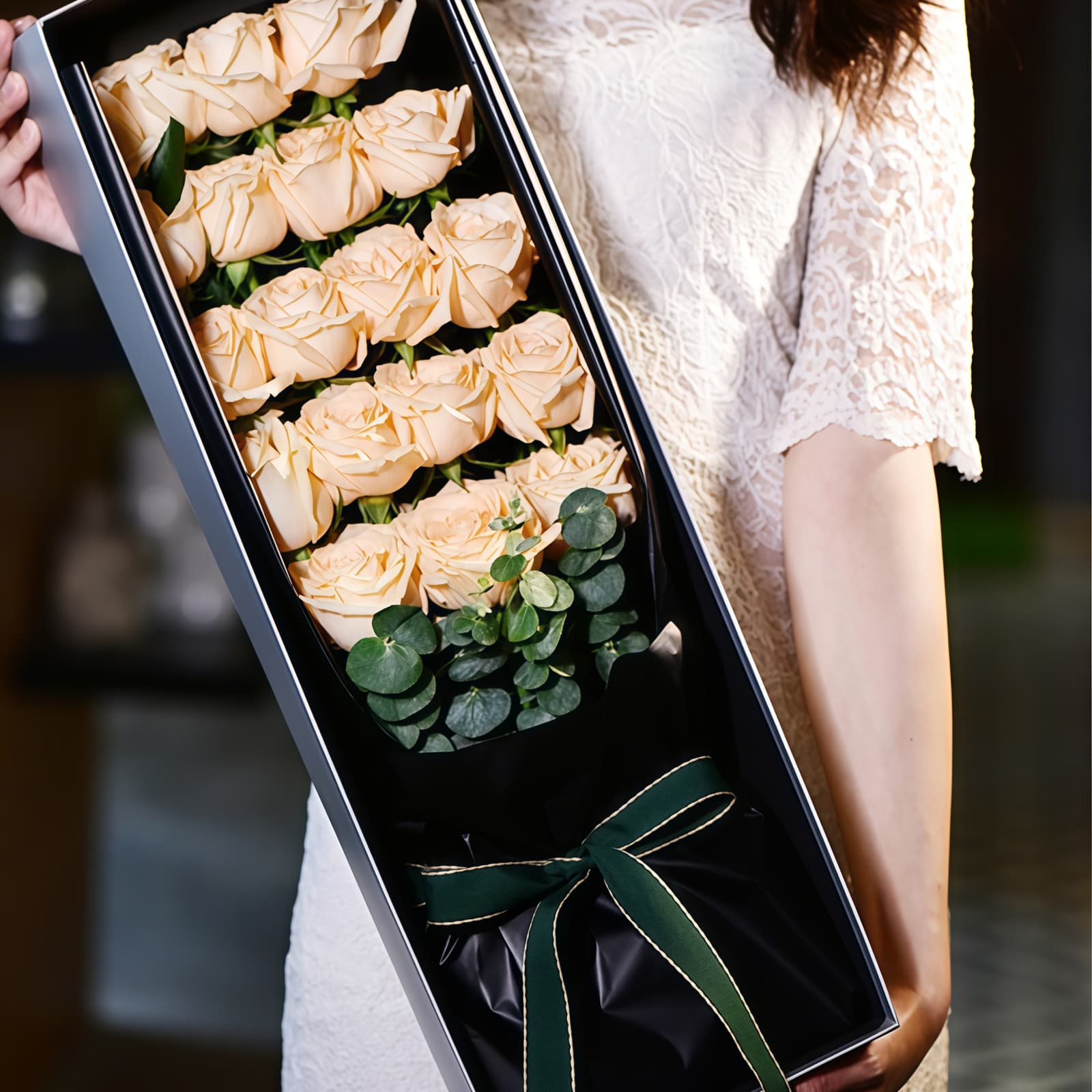 19 Champagne Roses in Gift Box - Elegant Floral Arrangement - 2