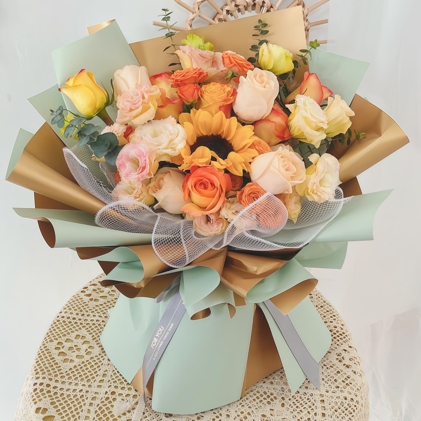 Sunflower and Champagne Rose Bouquet | Splendid Moment Floral Gift