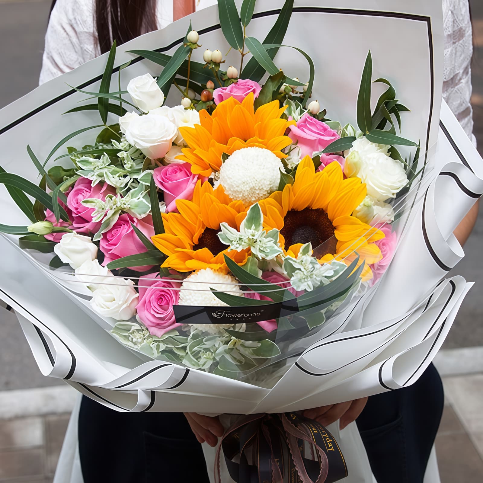 22 Mixed Roses & Sunflowers Bouquet – Pure Devotion – 1 Mixed Roses & Sunflowers Bouquet - Pure Devotion | Fresh Floral Gift - 1