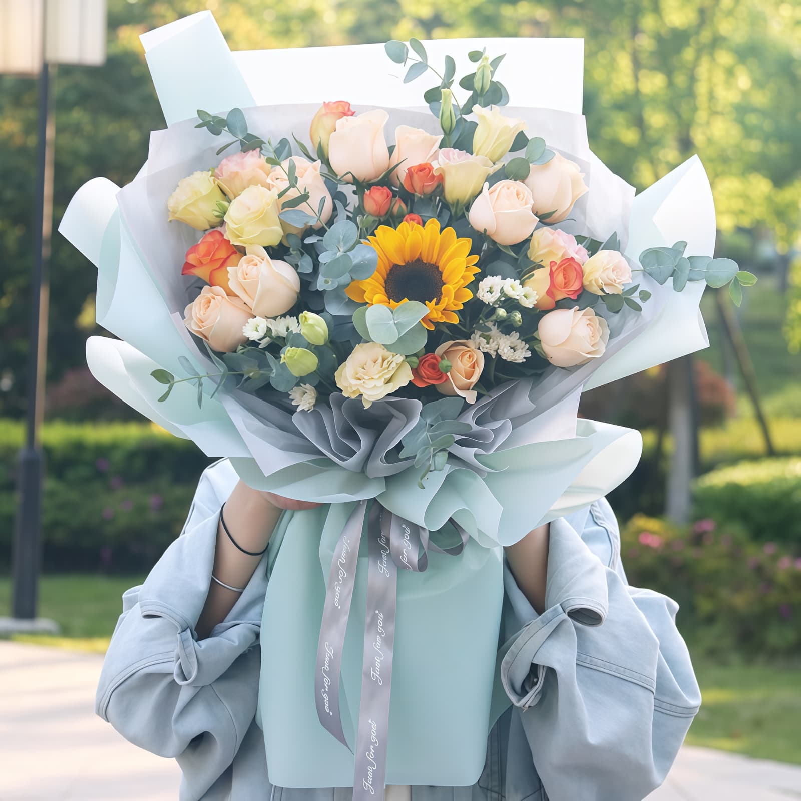 Sunflower and Champagne Rose Bouquet – Solar Glow Sunflower and Champagne Rose Bouquet | Solar Glow Floral Arrangement