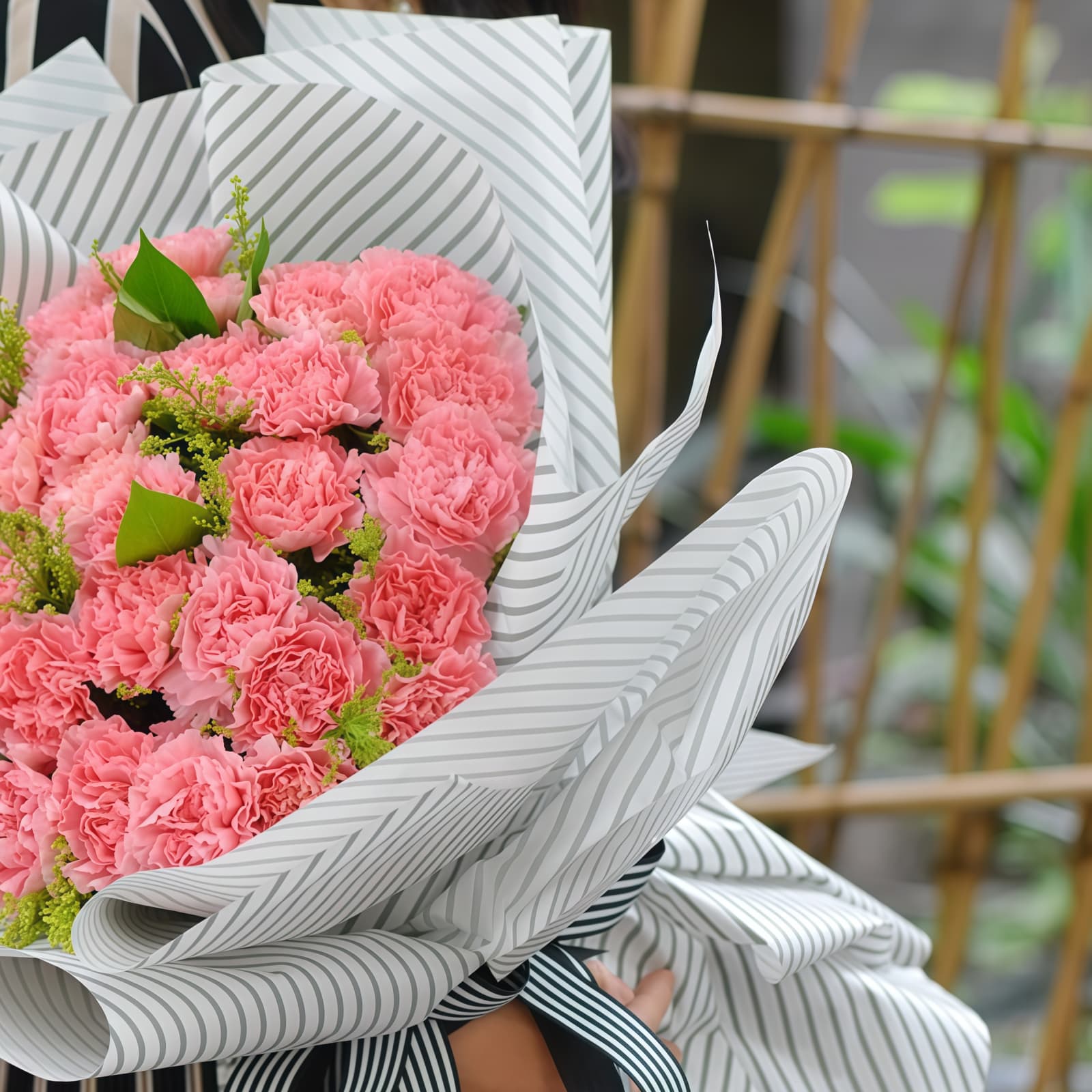 岁月流光 · 康乃馨与黄英、栀子叶 33 Pink Carnations Bouquet - Golden Years | Fresh Floral Arrangement - 4
