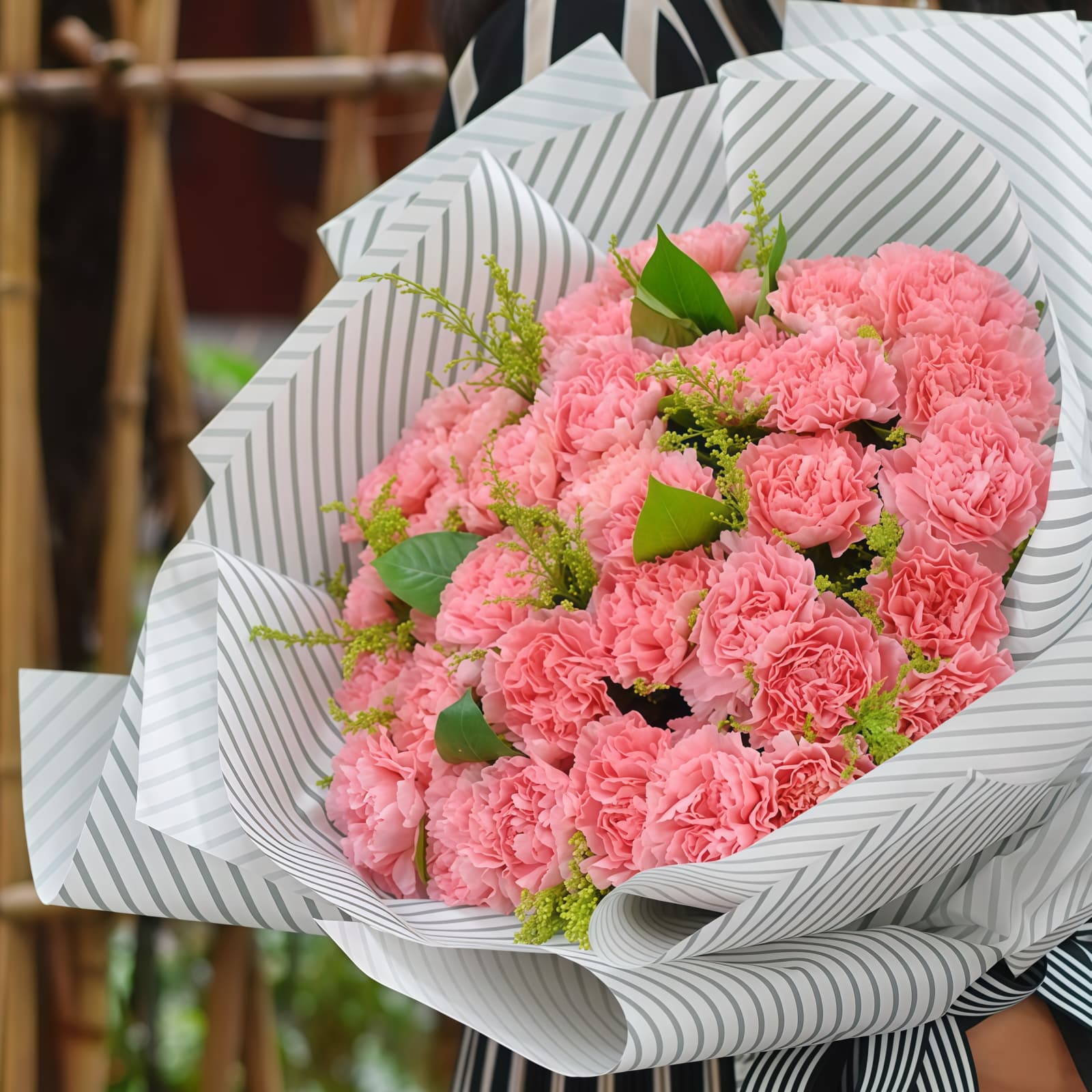岁月流光 · 康乃馨与黄英、栀子叶 33 Pink Carnations Bouquet - Golden Years | Fresh Floral Arrangement - 2