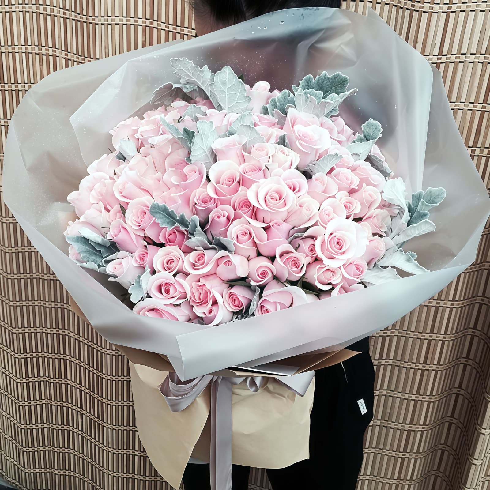 草莓冰 · 粉红雪山与银叶菊 99 Pink Roses Bouquet - Strawberry Dream | Romantic Floral Gift - 4