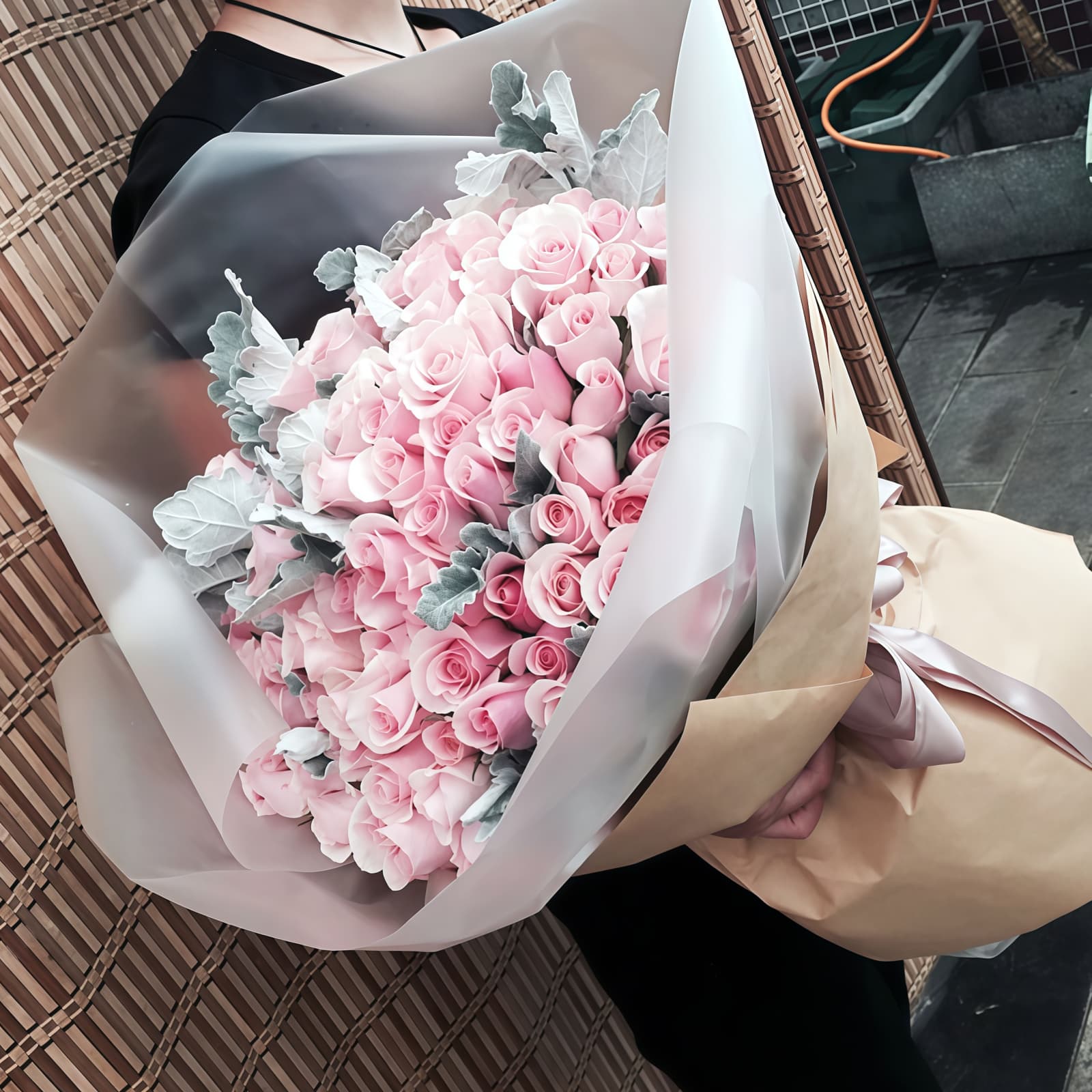 草莓冰 · 粉红雪山与银叶菊 99 Pink Roses Bouquet - Strawberry Dream | Romantic Floral Gift - 3
