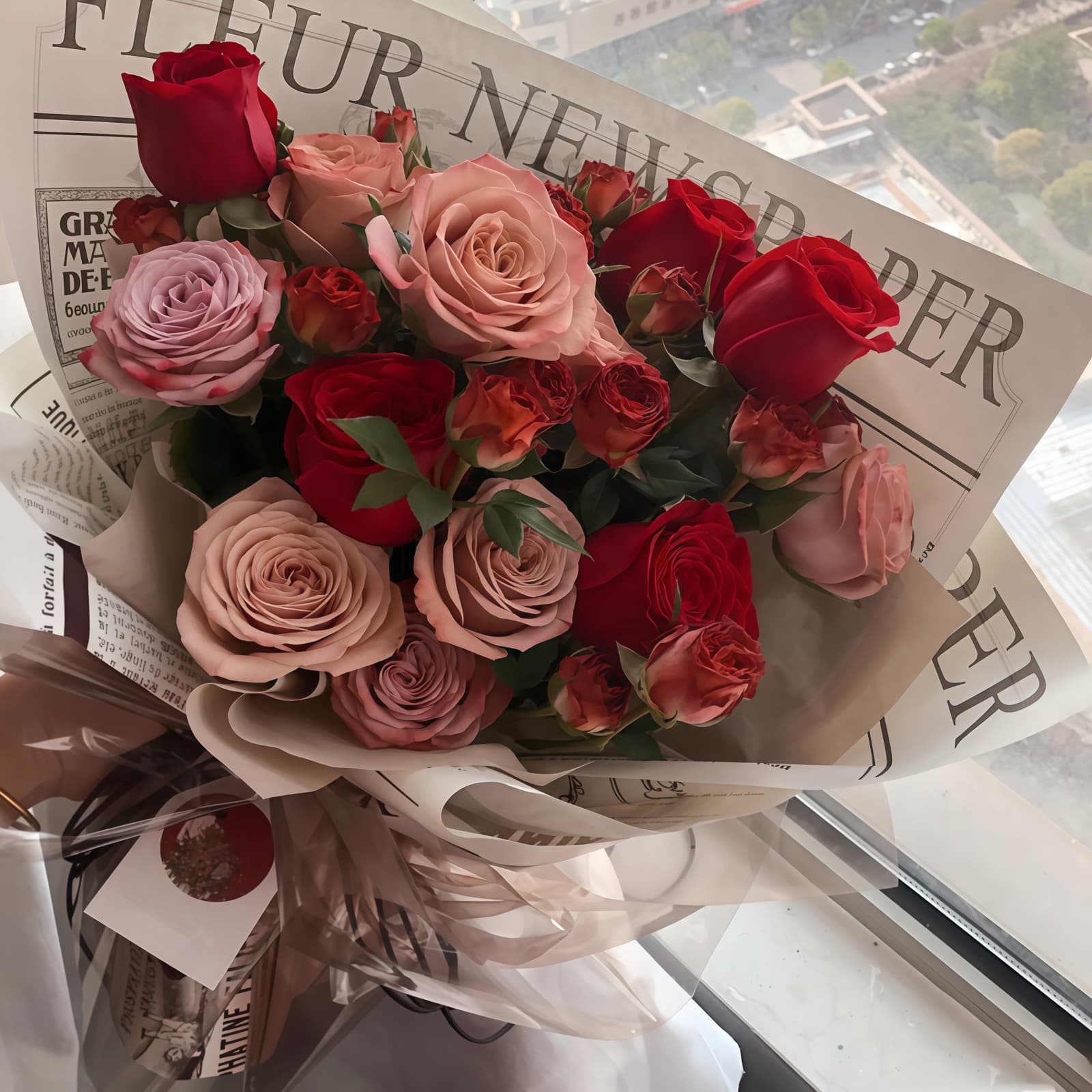 13 Mixed Cappuccino & Red Roses Bouquet – Graceful Charm 13 Mixed Cappuccino & Red Roses Bouquet | Elegant Floral Gift