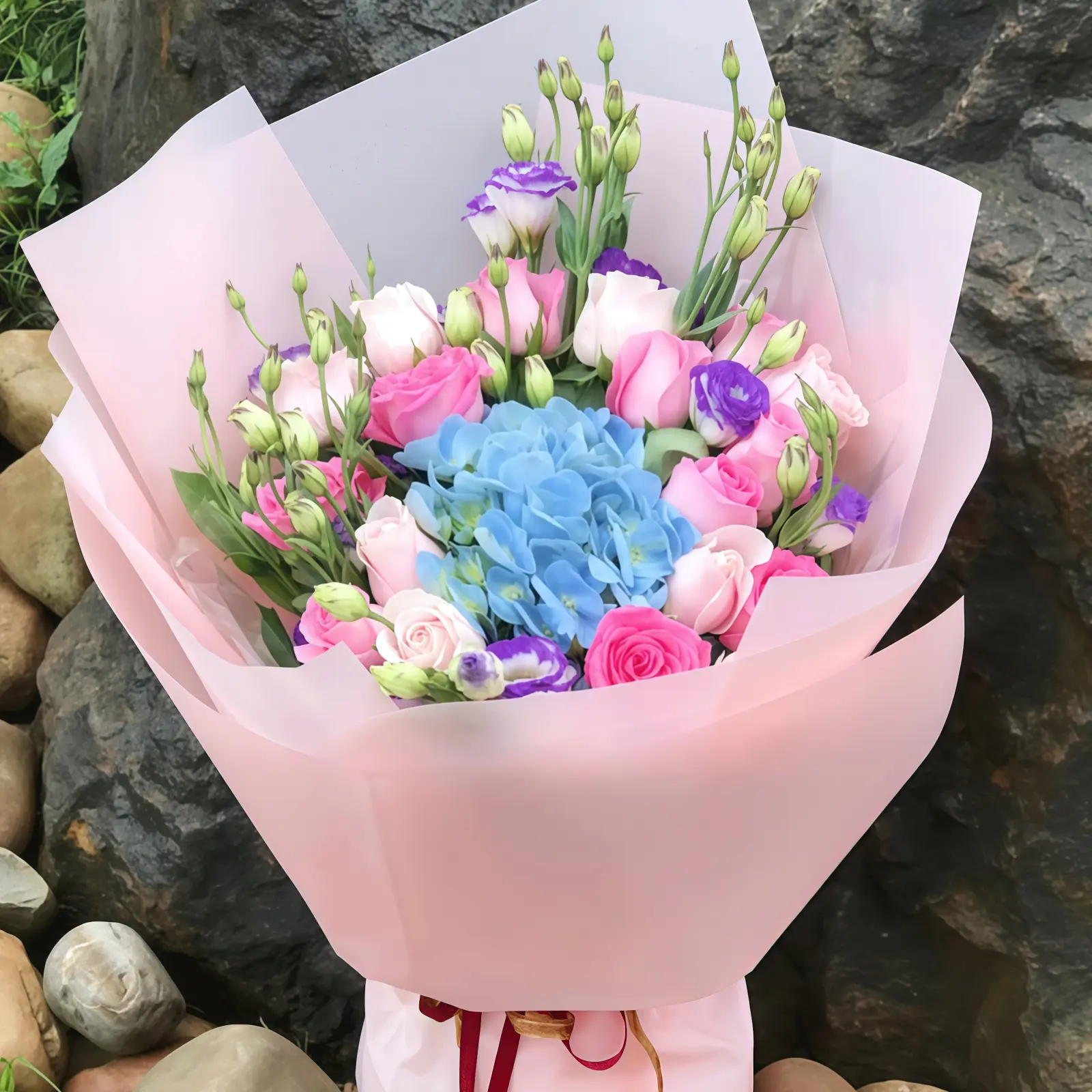 19 Awakening Roses and Blue Hydrangea Bouquet – Floral Harmony – 1 19 Awakening Roses & Blue Hydrangea Bouquet | Floral Harmony - 1