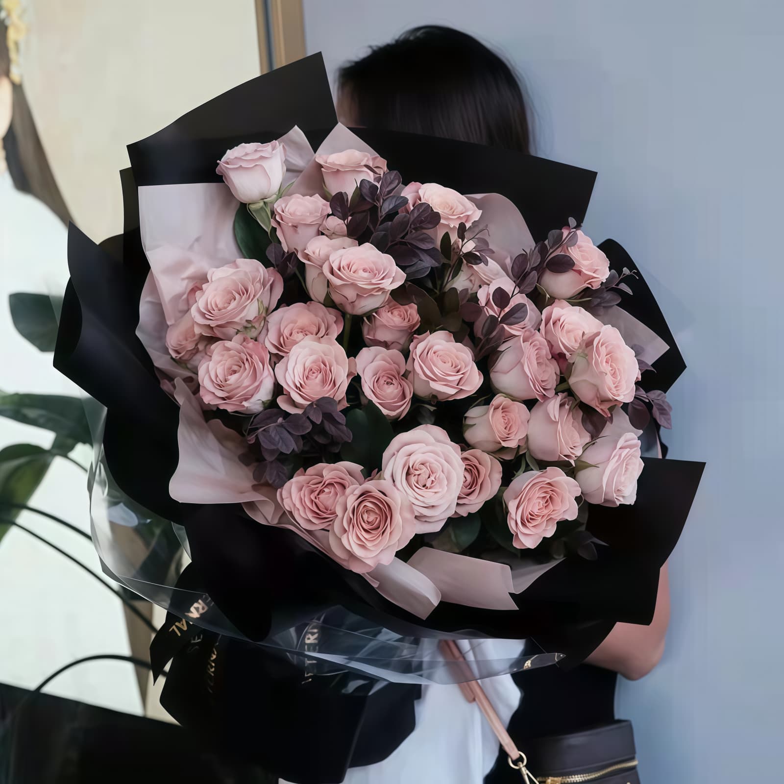33 Cappuccino Roses Bouquet – Romantic Allure 33 Cappuccino Roses Bouquet - Romantic Floral Arrangement