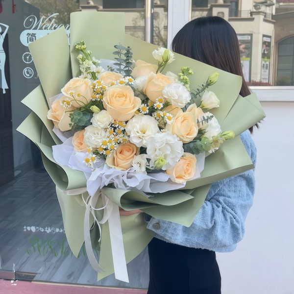 11 Champagne Roses Bouquet - Elegant Floral Gift for Any Occasion